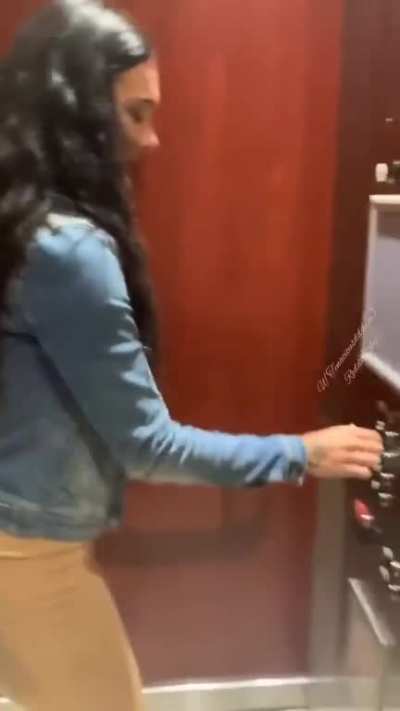 Flirting after lunch with a coworker [GIF]