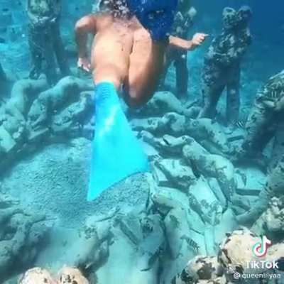 The motion of the ocean