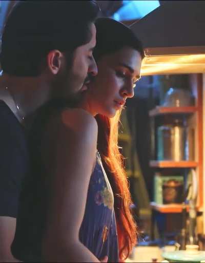 Kriti sanon ki&amp;amp;&amp;amp; scene in Do Patti