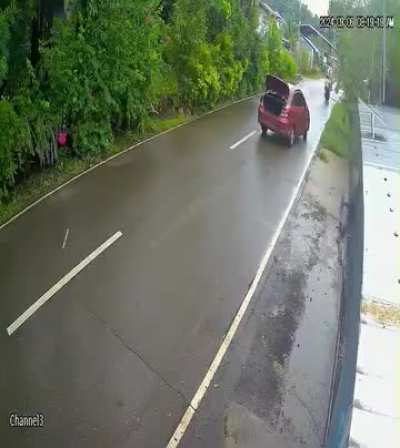 An old lady always throws woods at vehicles passing by her home then she meets one that stops..