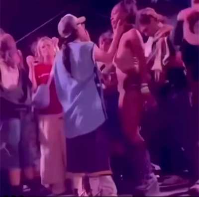 BILLIE IS KISSIN GIRLS AT COACHELLA