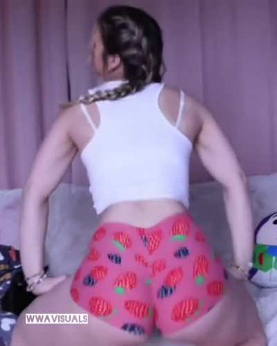 Black &amp;amp; White Girl Twerk 