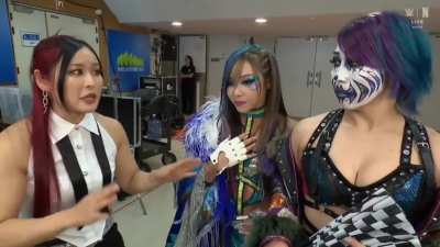 Iyo apologizes to Asuka &amp;amp; Kairi again (RAW - 9/1/25)