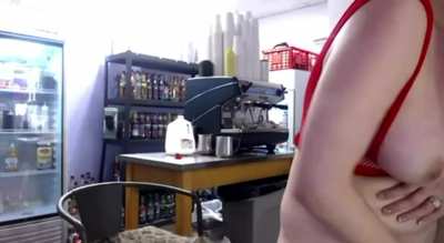 #favo<wbr>riteb<wbr>arist<wbr>a squirted in a cup for customer at her stand Full video in the comment ⬇️ Fairypeaches, Allie, baristabunny, Peach<wbr>andCu<wbr>cumbe<wbr>r