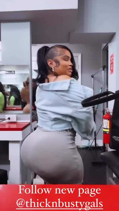 I love her shape &acirc;&curren;&iuml;&cedil;