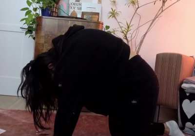 Sydnee&rsquo;s fave position - posing/ stretching GIF