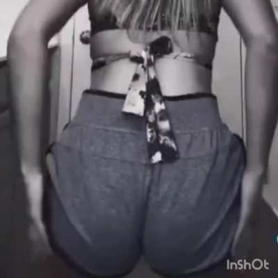 One of the sexiest videos of all time 💦