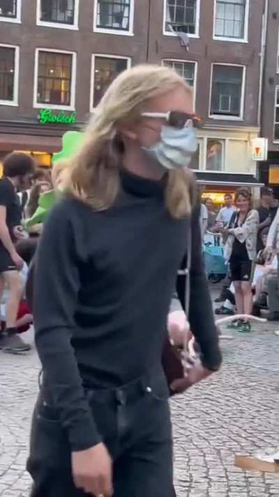 Violent scenes of protests against police in Amsterdam, the city is on fire. &eth;&yen;