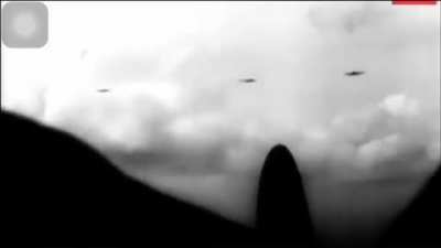 Quem quer brincar nesse avi&atilde;o levanta a m&atilde;o