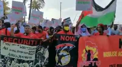 South African dock workers have refused to offload an Israeli cargo ship &amp;amp; are now protesting at the harbour in support of Palestine.