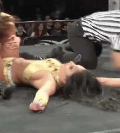 Mandy Leon gets pinned