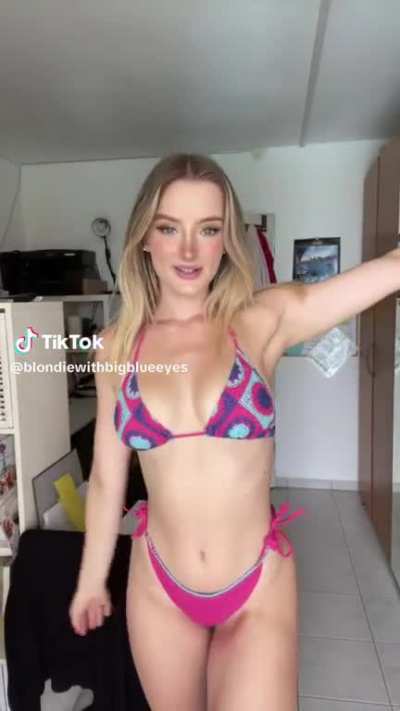 @blondiewithbigblueeyes is so cute 😍 