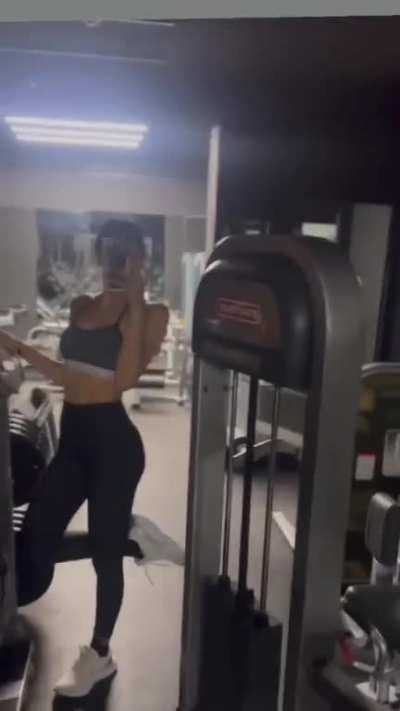 Milett Figueroa 🍑