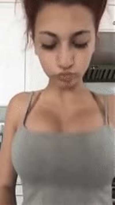 Danielle Bregoli aka Bhad Bhabie has the absolute best titty bounce I’ve ever seen…