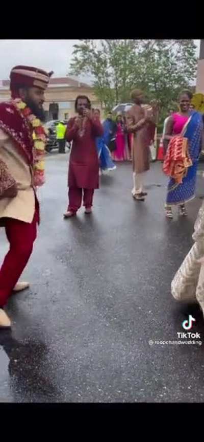 The world needs more of this kind of public freakouts...