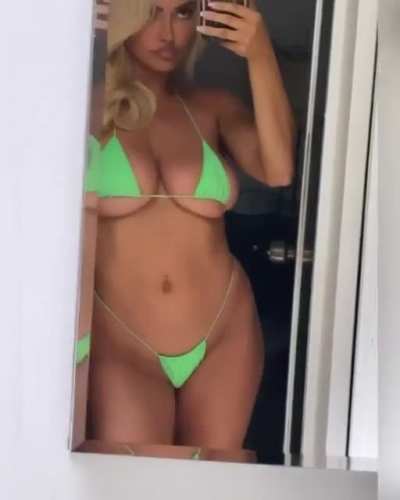 Lindsey Pelas