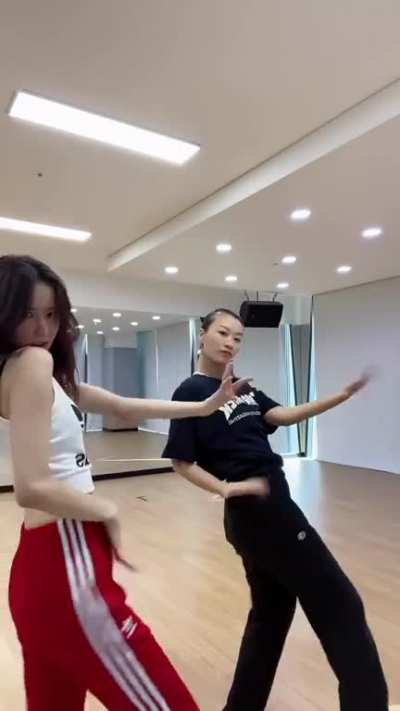 [211216] Yujin &amp;amp; 1gmood TikTok update: God Is A Dancer (Mabel)