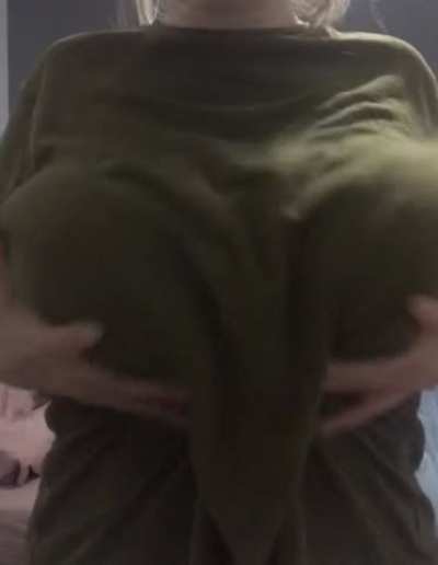 Big full tits for titty drop Tuesday 🍉🍉🤪