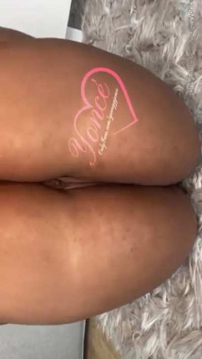 Yonce spreading Asshole🍑 &amp;amp; Winking 😉