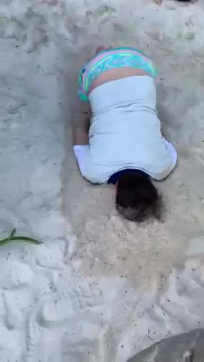 Beach parties and LSD aren&rsquo;t a good combo
