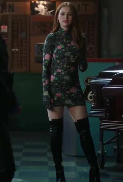 Madelaine Petsch in Riverdale