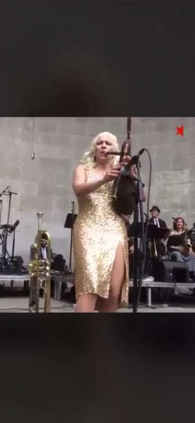 Gunhild Carling playing the bagpipes in a way I’ve never heard before.