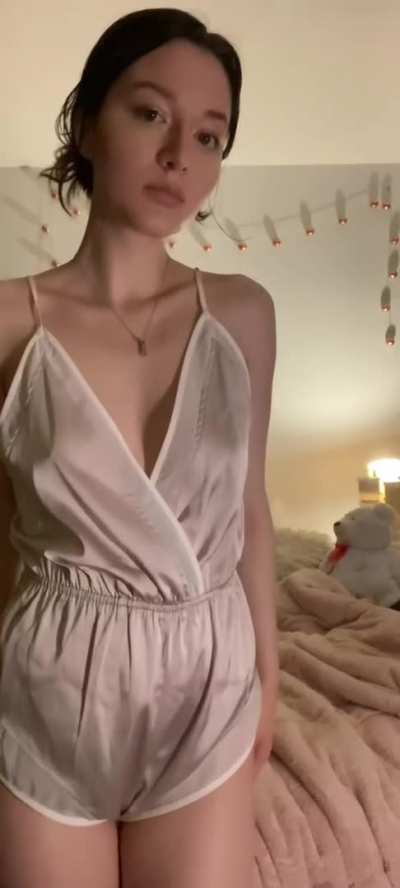 I want to fuck one lucky Redditor. Who wants to be the one? 😇