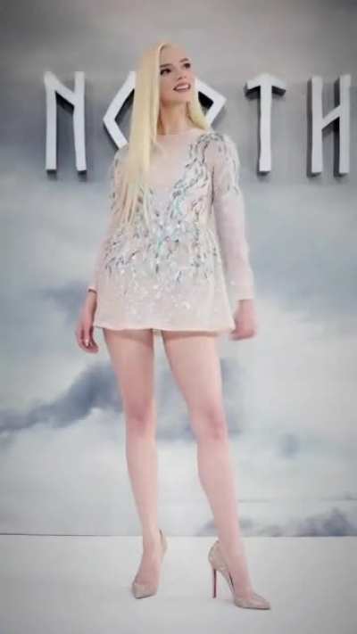 Leggy goddess, Anya Taylor-Joy!