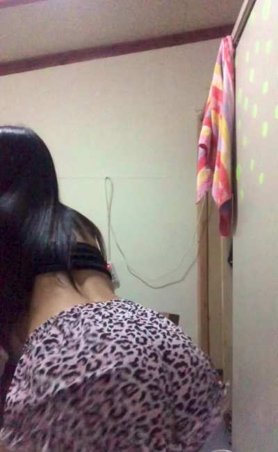 a latina knows how to twerk