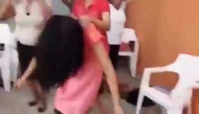 E dizem q evang&eacute;licos n sabem curtir / n&atilde;o editei s&oacute; pontando aqui.