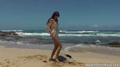 Hotkinkyjo in sparkling scales dress take wine bottle in butthole & anal prolapse at the beach