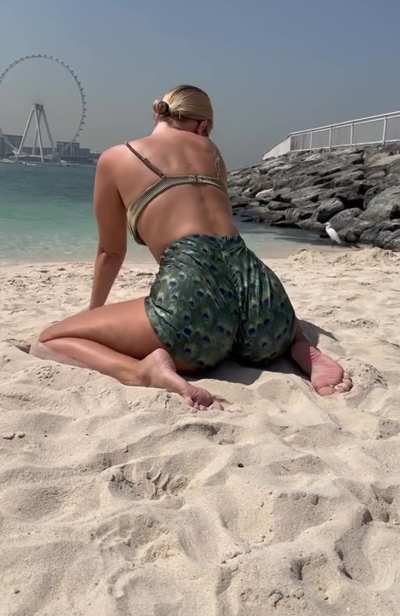 Wife twerking 