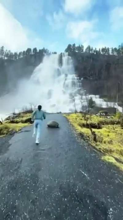 500 coins &amp;amp; the UNB Star Award to the first person who correctly comments where this waterfall is.