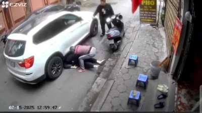 Ph&ecirc; pha thuốc l&agrave;o, lao v&agrave;o gầm xe