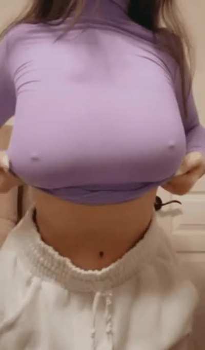 Big natural titties💜