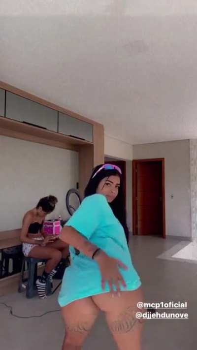 mc lya dan&ccedil;ando (muito gostosa)