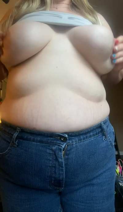 I&rsquo;m your neighbor and you stumbled across my open window to see me recording myself, you fucking me like a dirty slut 🥵😘💦🤤