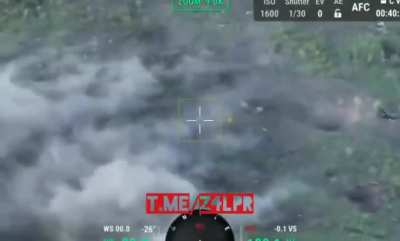 Drone operator work on Ukranian infantry in unknown location