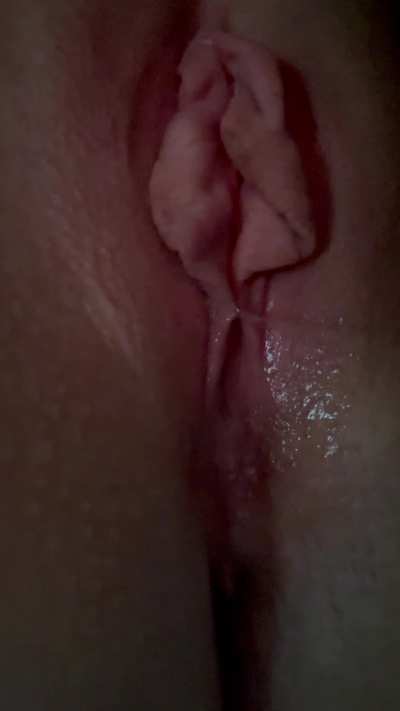 Do you like when a girl plays with her own grool?
