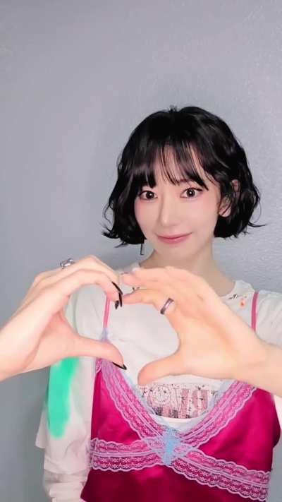 251107 LE SSERAFIM TikTok Update with Miyawaki Sakura &amp;amp; Kazuha - Love❓Hate❓Love❗️🫶