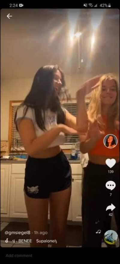 Underboob