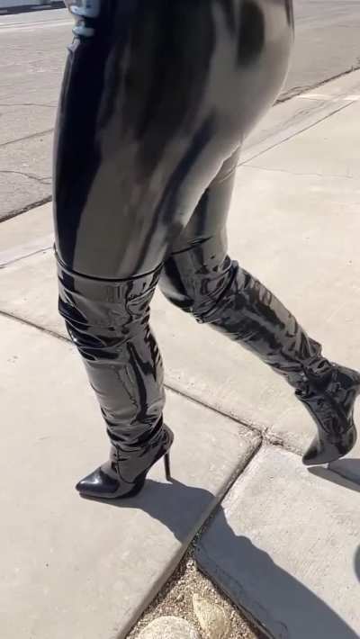 Gabi... Wetlook &amp;amp; heels boots 