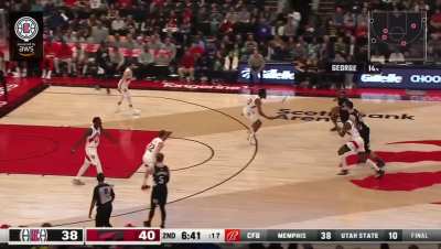 [Highlight] Paul George goes downhill through the Raptors defense and finishes with a jam!