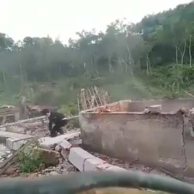 😐