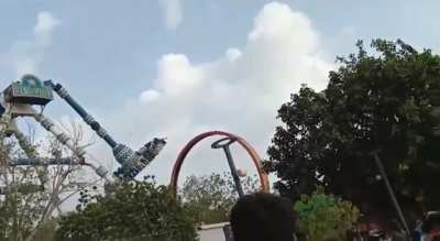 Imagine this happening when you are at the amusing park