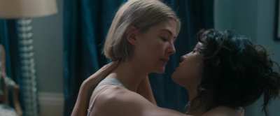 Kissing Eiza Gonzalez in "I Care a Lot (2021)"
