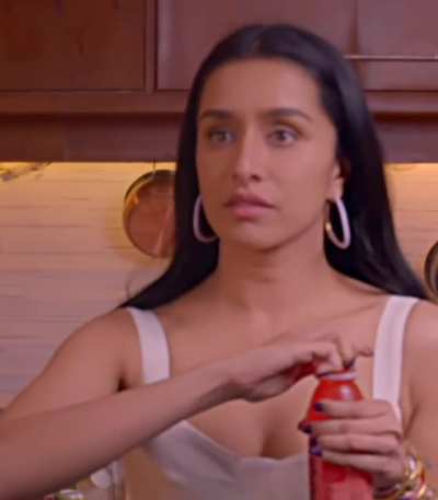 shraddha kapoor sexy in new ad(sl<wbr>ow-mo<wbr>tion)