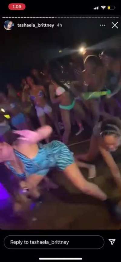 Yes this is menyon and aaaliyah and her mom