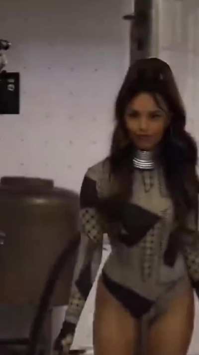 All of Rae in Build A B*tch <3