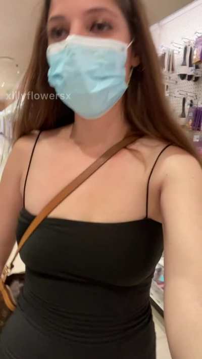 That awkward moment when the shopper behind you catches you flashing